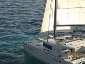 Lagoon-450-4